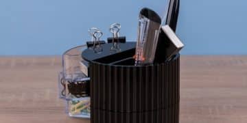 How to Choose the Right Makeup Brushes: A 2025 Guide for Men - Cover Image