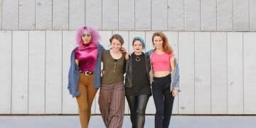 Non-Binary Fashion on a Budget: 7 Outfits, 5 الأساسية Pieces - Cover Image