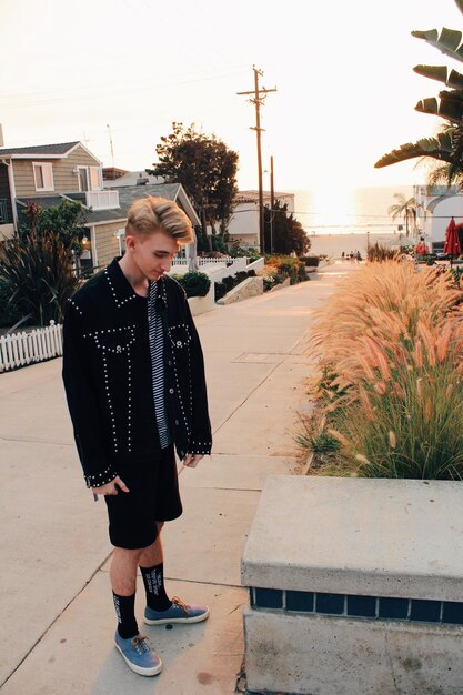 Non-Binary Style: Your Guide to Gender-Neutral Clothing Online