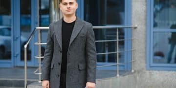 Mastering the Androgynous Color Palette: 6 Shades for Everyone - Cover Image