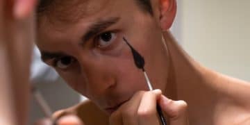 Men's Eyeliner: Expert Tips for Subtle to Bold Looks - Cover Image