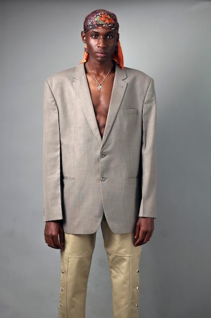 Style a Unisex Blazer: 5 Outfit Formulas for 2025